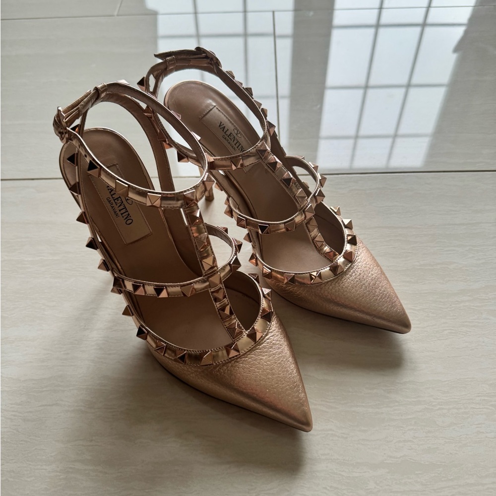 Valentino Rockstud Caged 100 Rare Metalic Rose Gold 36 retail $1200